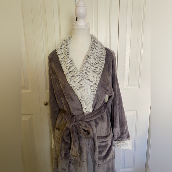 Carole Hochman Plush Purple Long Robe (L) - Picture 3 of 4